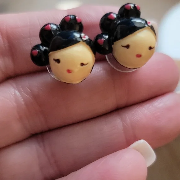 Harajuku Lovers Maya Chino "LOVE" Earrings - Picture 2 of 4